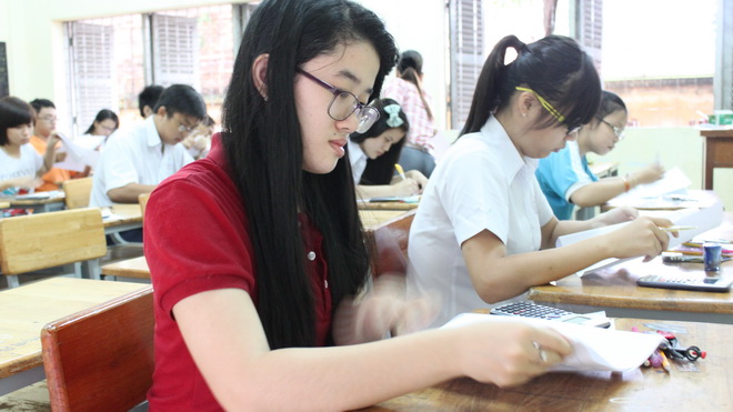 Thi tot nghiep THPT 2013: Thi sinh duoc phep mang thiet bi \'chong tieu cuc\'