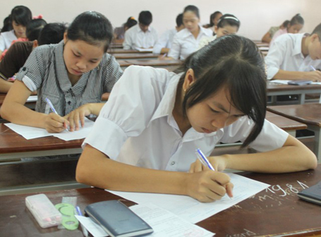 Tuyen sinh 2013: De xuat rut quy dinh cho phep  mang thiet bi dien tu vao phong thi