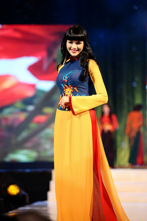 Ho Quynh Huong giu vi tri vedette cua Ho Ngoc Ha trong Dem Nhan Sac