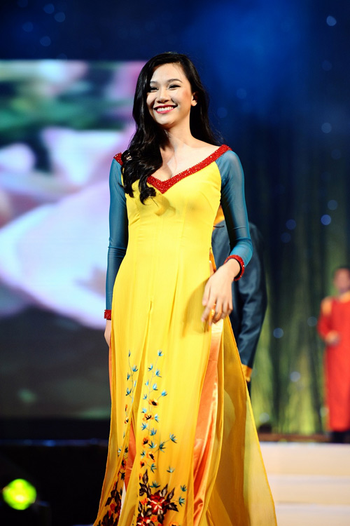 Ho Quynh Huong giu vi tri vedette cua Ho Ngoc Ha trong Dem Nhan Sac