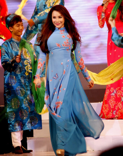 Ho Quynh Huong giu vi tri vedette cua Ho Ngoc Ha trong Dem Nhan Sac