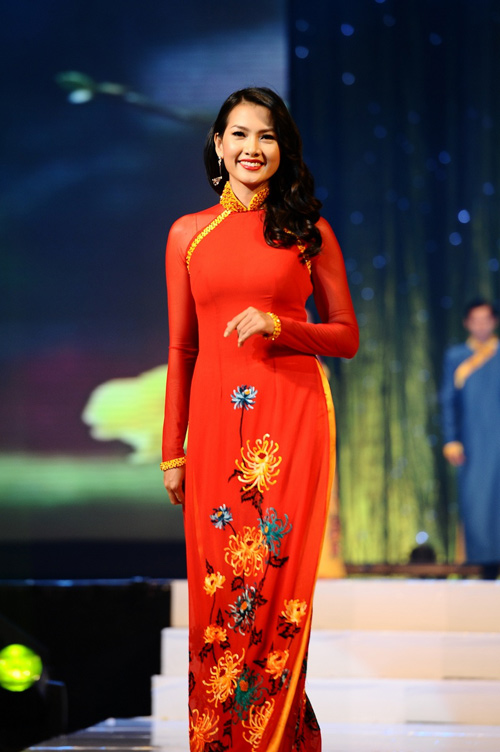 Ho Quynh Huong giu vi tri vedette cua Ho Ngoc Ha trong Dem Nhan Sac
