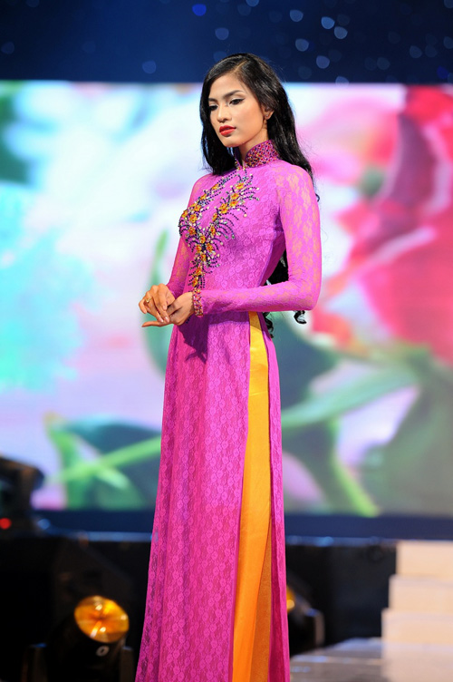 Ho Quynh Huong giu vi tri vedette cua Ho Ngoc Ha trong Dem Nhan Sac
