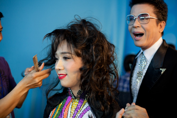 Tran Thanh bien hoa hoan hao trong trailer tap 4 Guong mat than quen