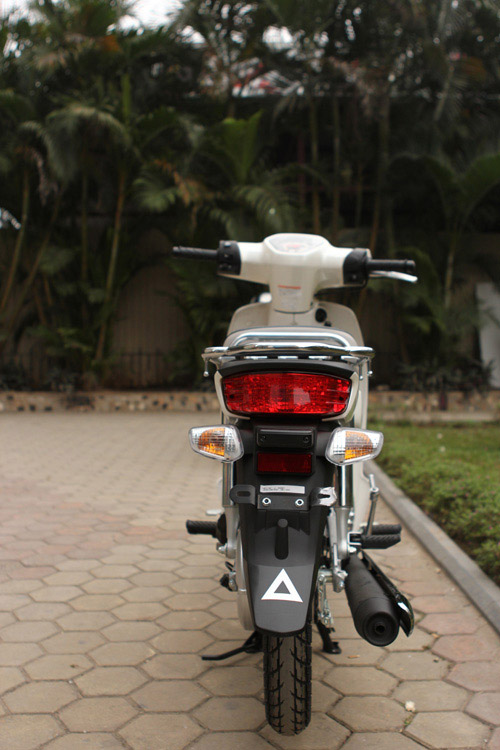 Gia xe Honda Super Cub 2013 hon 100 trieu dong