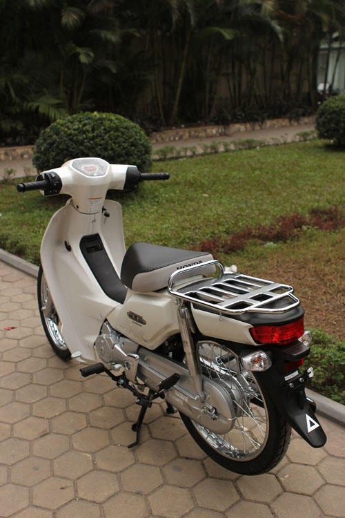 Gia xe Honda Super Cub 2013 hon 100 trieu dong