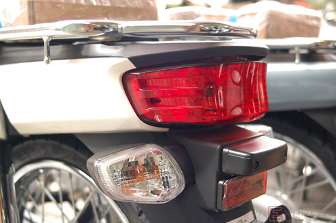 Gia xe Honda Super Cub 2013 hon 100 trieu dong
