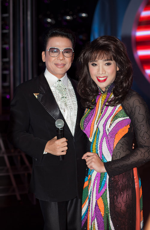 Anh hau truong MC Tran Thanh gia gai