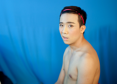 Anh hau truong MC Tran Thanh gia gai