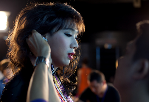 Anh hau truong MC Tran Thanh gia gai