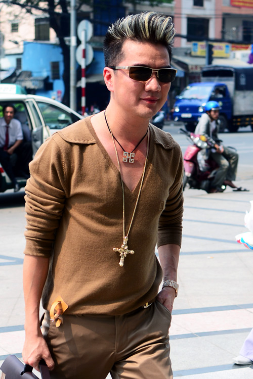 Mr Dam va Ha Ho lai sieu xe di giao luu voi doc gia