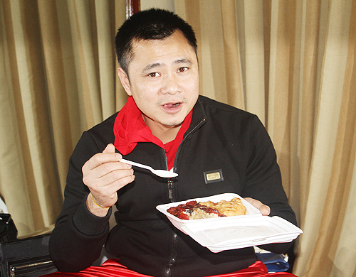 Anh hau truong Cong Ly gia gai rat giong Long Nhat