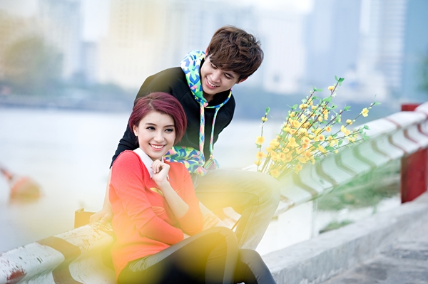 Bao Anh, Nhu Quynh khoe ve dep rang ngoi chao xuan 2013 cung V.Music