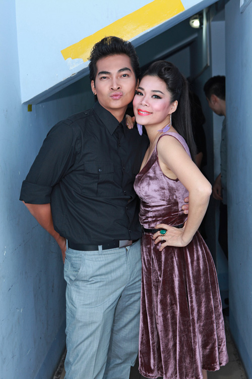 Khuong Ngoc treu choc Vy Oanh phia sau hau truong Cap doi hoan hao