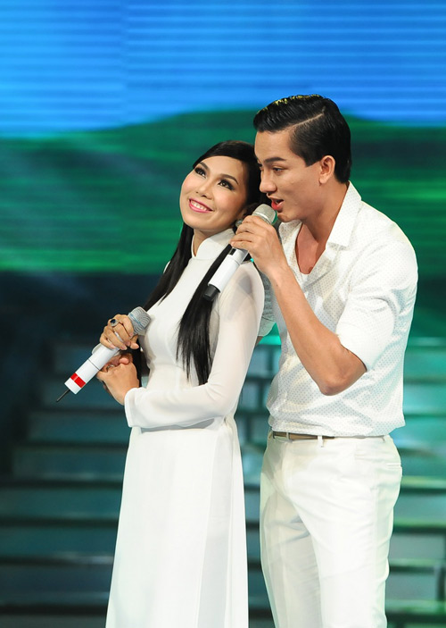 Nhung co dau xinh dep trong dem liveshow 2 Cap doi hoan hao