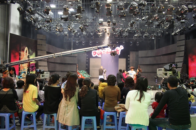 Gala Tet Do Re Mi 2013: He lo anh hau truong ghi hinh