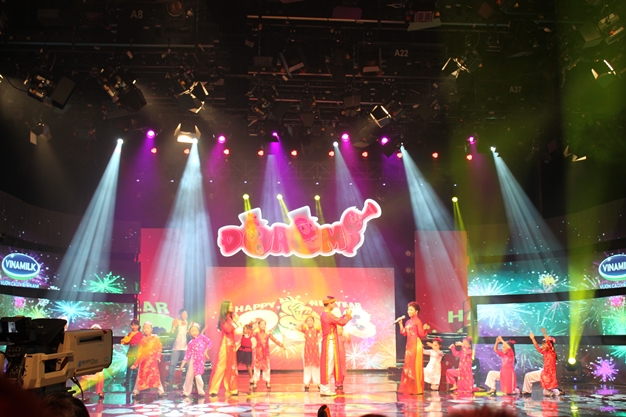 Gala Tet Do Re Mi 2013: He lo anh hau truong ghi hinh
