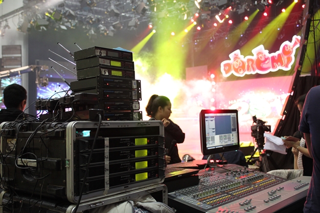 Gala Tet Do Re Mi 2013: He lo anh hau truong ghi hinh