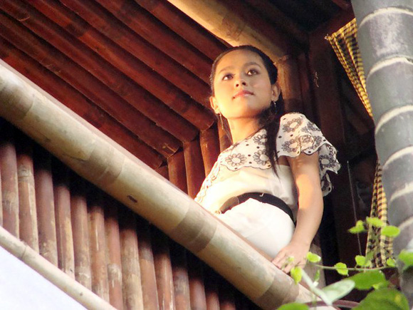 Ngỡ ngàng nghe Hoàng Quyên khoe giọng năm 17 tuổi