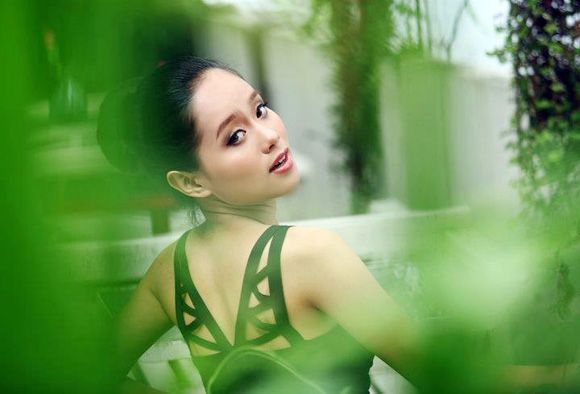 Ngỡ ngàng nghe Hoàng Quyên khoe giọng năm 17 tuổi
