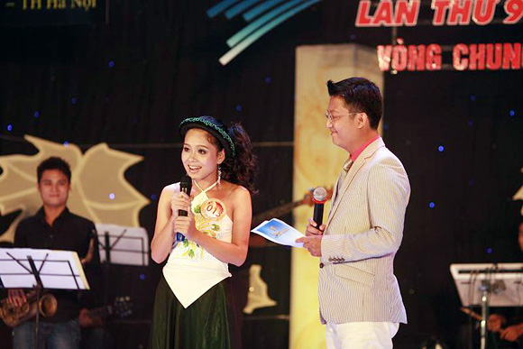 Ngỡ ngàng nghe Hoàng Quyên khoe giọng năm 17 tuổi