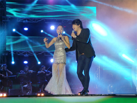 Hoàng Quyên song ca cùng Thanh Bùi