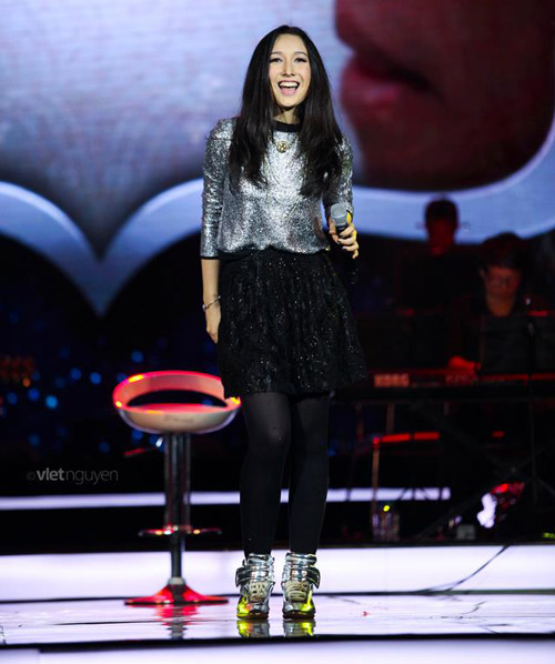 Fan nữ 