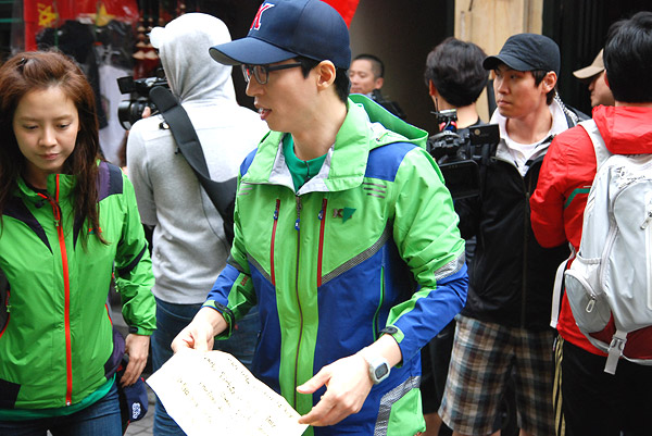 Diễn viên Song Ji Hyo và nghệ sĩ hài Yoo Jae Suk.