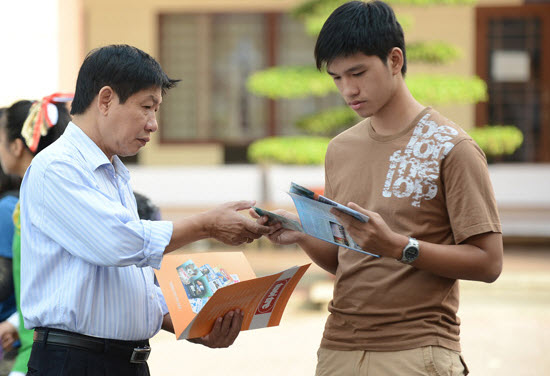 Tu van tuyen sinh: Cach tinh diem mon Van khoi H nhu the nao?