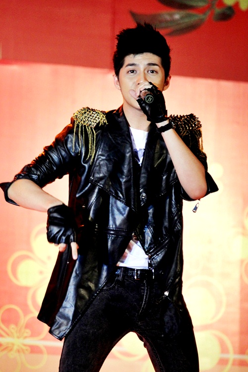 Ha Ho tai ngo dan my nu \'The Voice\'