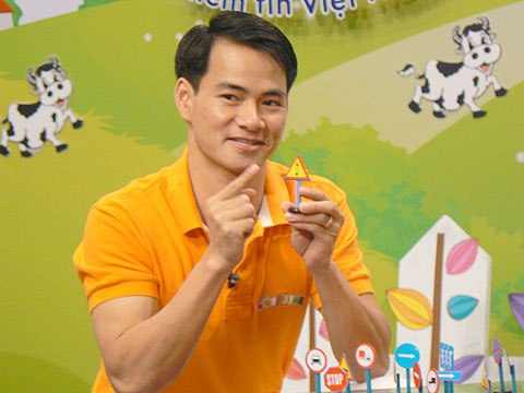 Xuan Bac buc xuc khi bi loi dung trong dia hai Tet 2013
