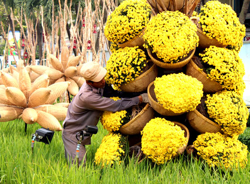 Duong hoa Nguyen Hue 2013 truoc gio khai mac