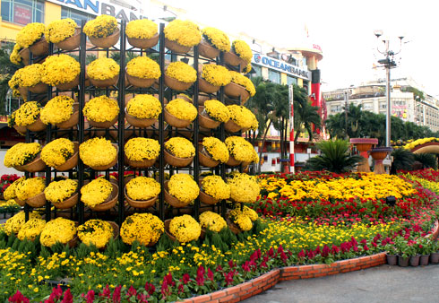 Duong hoa Nguyen Hue 2013 truoc gio khai mac