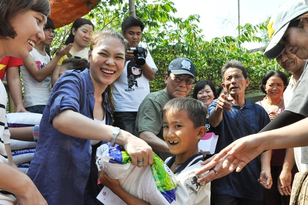My Tam nhay mua cung ba con ngheo Quang Nam