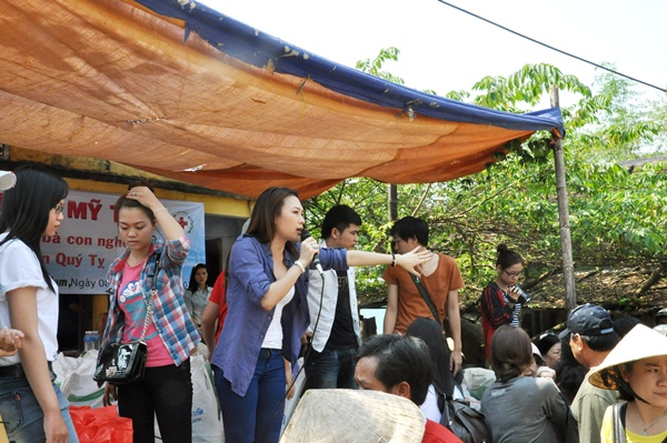 My Tam nhay mua cung ba con ngheo Quang Nam