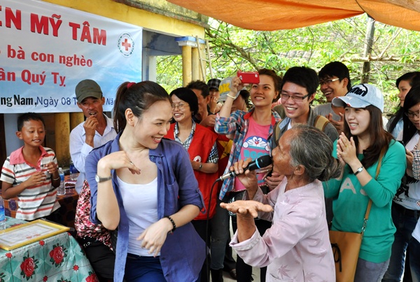 My Tam nhay mua cung ba con ngheo Quang Nam