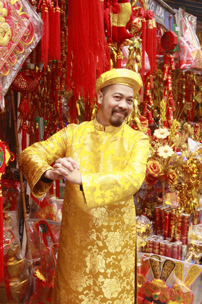Anh lấy cảm hứng màu áo dài từ màu hoa đào, hoa mai ngày Tết