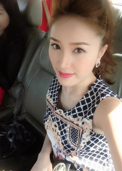 Ca sĩ Bảo Thy xinh tươi “tự sướng” khi đi chơi đầu năm mới.