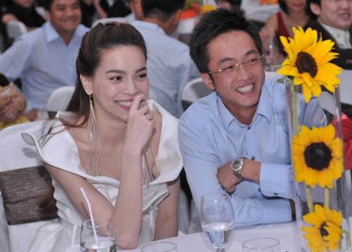 Vợ chồng Hà Hồ đón Valentine trên máy bay, Ca nhạc - MTV, Ho Ngoc Ha, Ha Ho, Thanh Thao, Dong Nhi, Bao Anh, valentine, le tinh nhan, 14/2, nguoi yeu, ban trai, ca sy, ca nhac, tin tuc