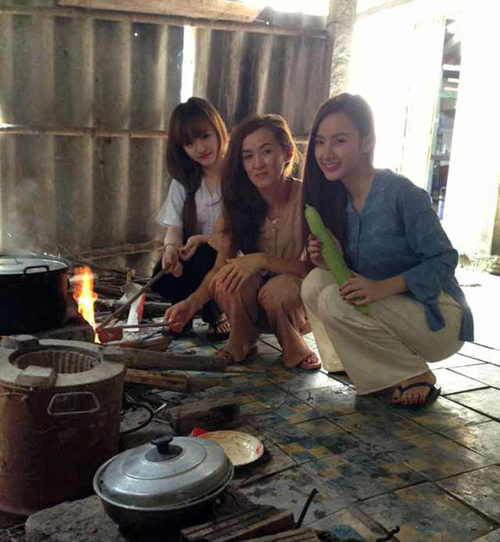 Nhung hinh anh an Tet tung bung cua sao Viet