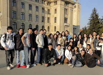 12 suat hoc bong dai hoc va sau dai hoc cua chinh phu Hungary nam 2013