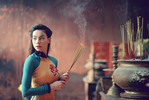 Ha Ho, Le Hoang len chua cau nguyen