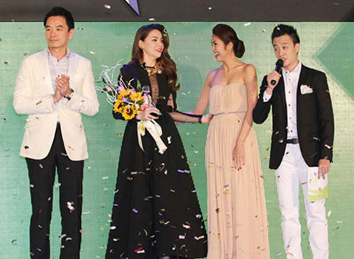 Ho Ngoc Ha va tuyet chieu giu vi tri Nu hoang giai tri Viet