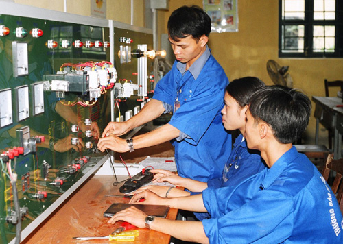 Tuyen sinh 2013: Nganh nao dang \'hut\' nhan luc?