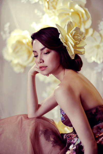 Hồ Ngọc Hà rực rỡ như bông hoa