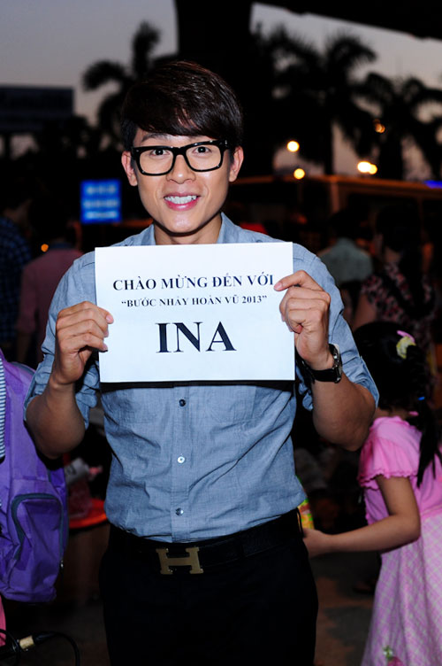 Dan sao Buoc nhay hoan vu 2013 ra san bay don vu cong Tay
