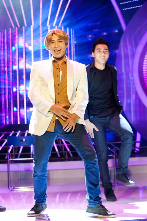 Dai Nghia gia gai tiep tuc \