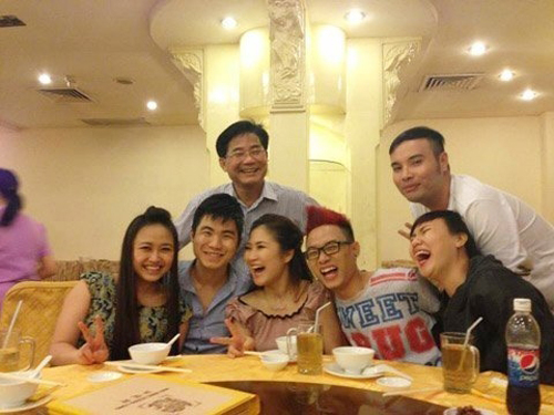 Huong Tram lan dau song ca cung anh trai