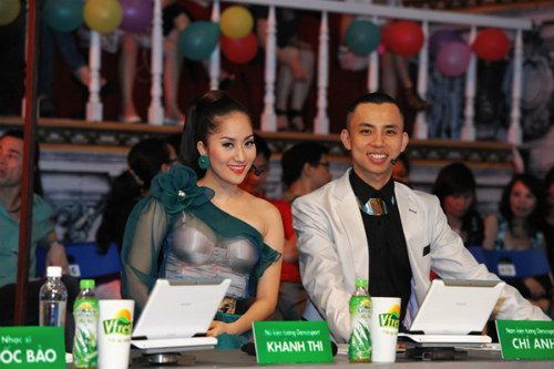 Chi Anh biet truoc khong duoc lam giam khao \