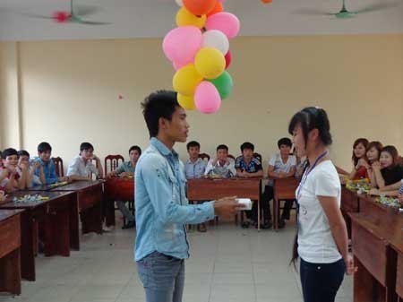 Qua 8/3: Nam sinh dau dau vi bao gia